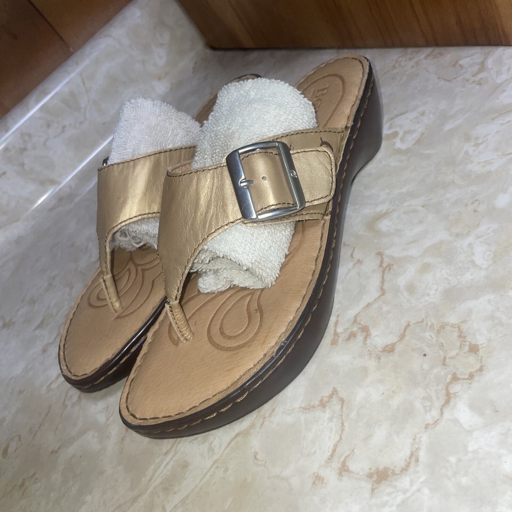 CLEAN Born‎ Thong Gold Leather Sandal 8 Wide Strap With Buckle COMFORT